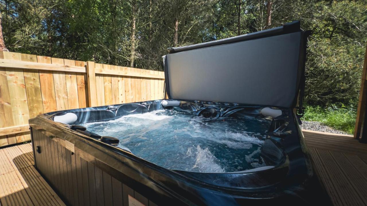 Sundance Lodge, Fantastic New Cabin With Hot Tub - Sleeps 6 - Largest In Felmoor Park Morpeth Luaran gambar