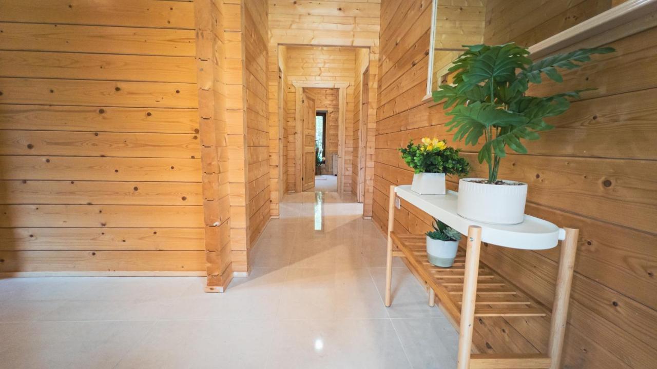 Sundance Lodge, Fantastic New Cabin With Hot Tub - Sleeps 6 - Largest In Felmoor Park Morpeth Luaran gambar