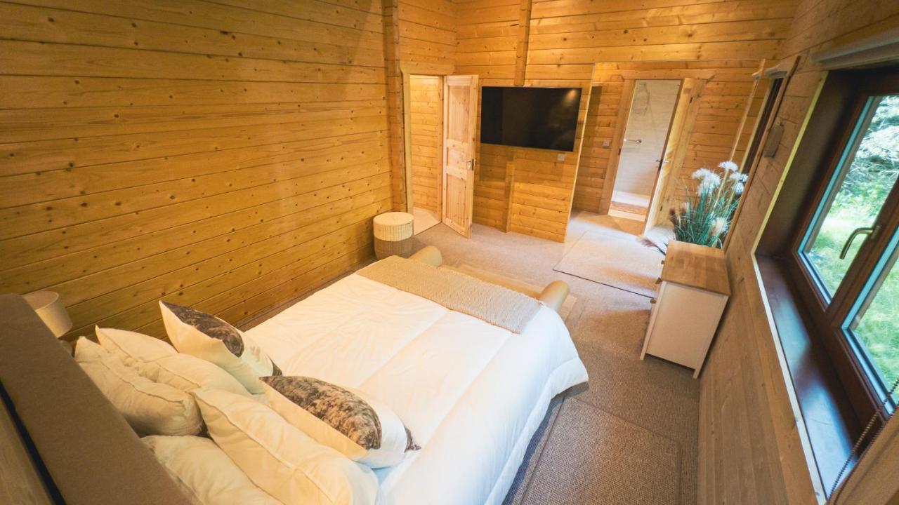 Sundance Lodge, Fantastic New Cabin With Hot Tub - Sleeps 6 - Largest In Felmoor Park Morpeth Luaran gambar