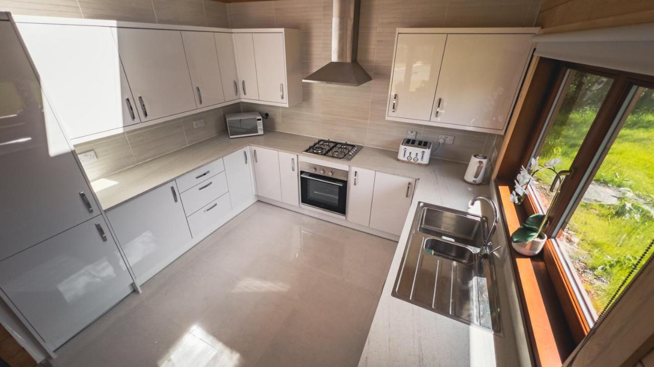 Sundance Lodge, Fantastic New Cabin With Hot Tub - Sleeps 6 - Largest In Felmoor Park Morpeth Luaran gambar