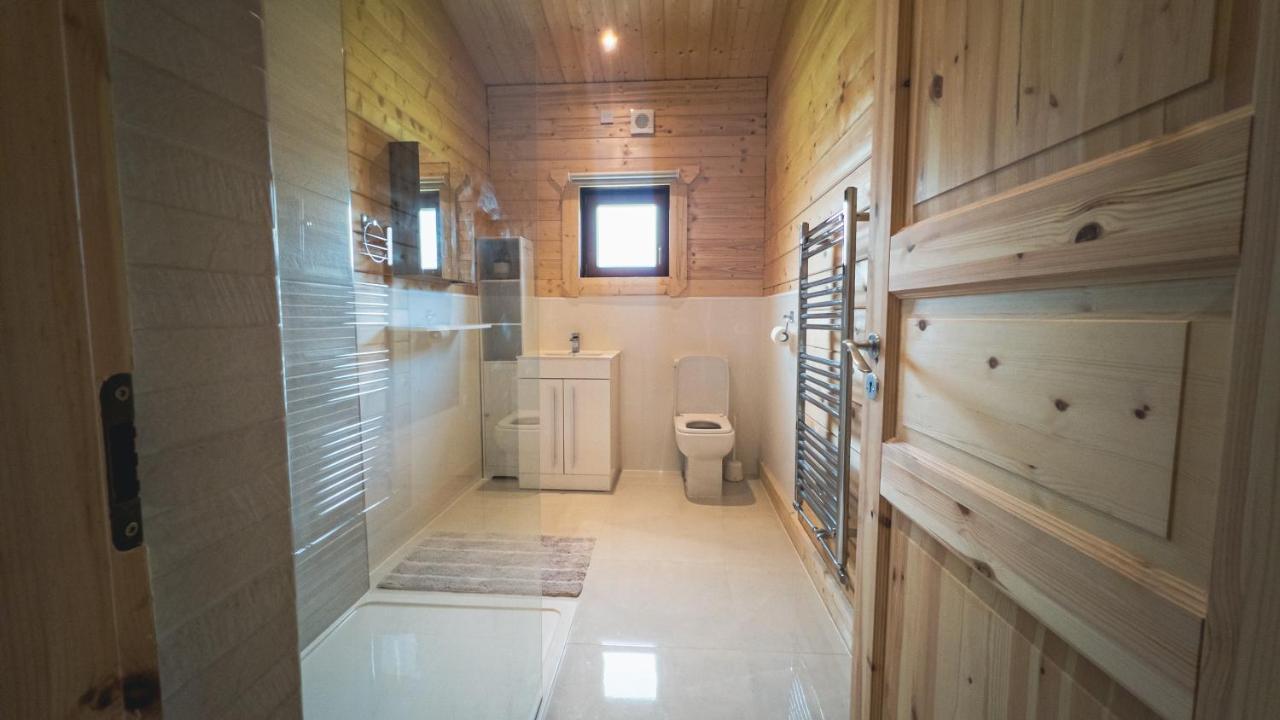 Sundance Lodge, Fantastic New Cabin With Hot Tub - Sleeps 6 - Largest In Felmoor Park Morpeth Luaran gambar