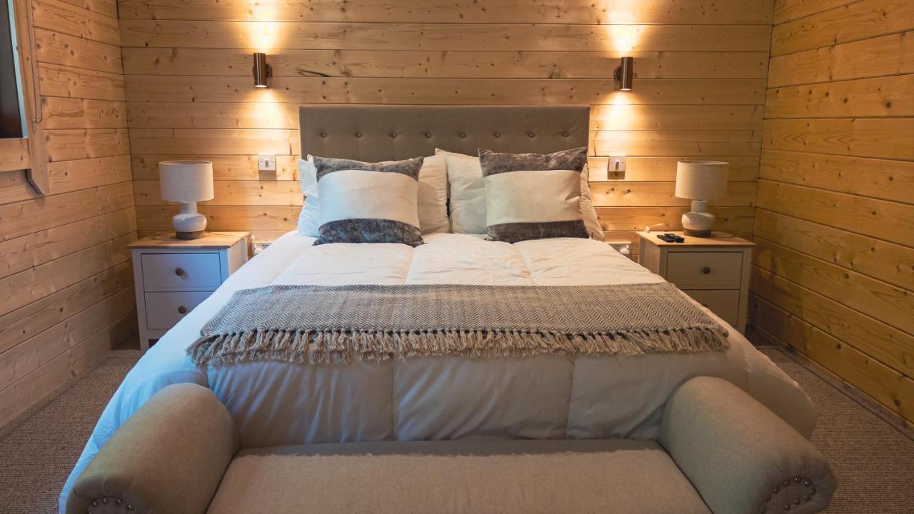 Sundance Lodge, Fantastic New Cabin With Hot Tub - Sleeps 6 - Largest In Felmoor Park Morpeth Luaran gambar