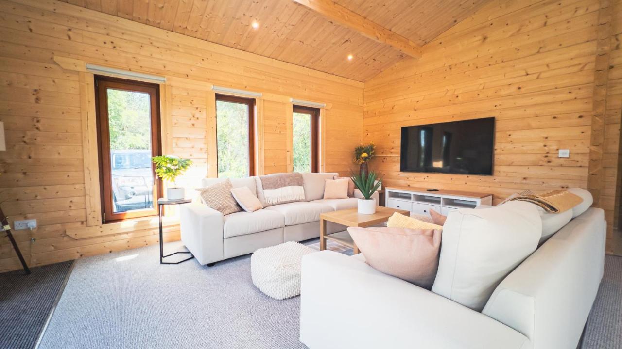 Sundance Lodge, Fantastic New Cabin With Hot Tub - Sleeps 6 - Largest In Felmoor Park Morpeth Luaran gambar