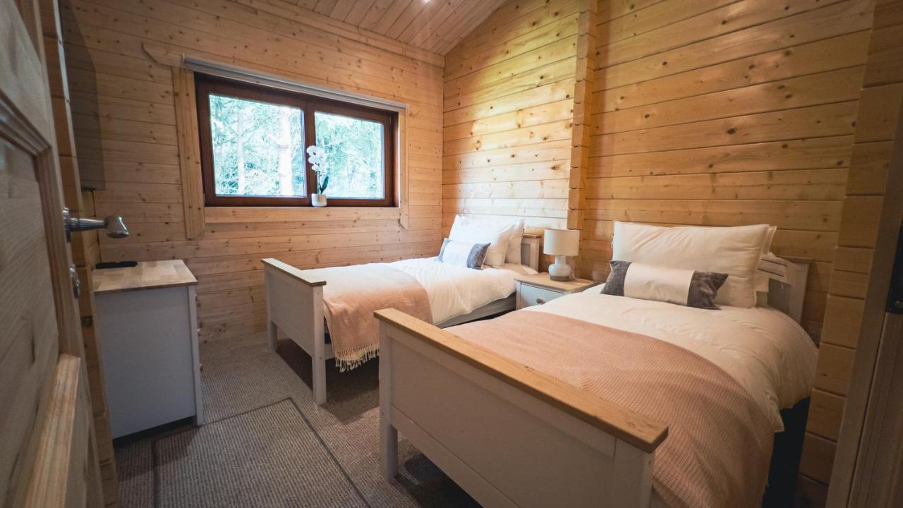 Sundance Lodge, Fantastic New Cabin With Hot Tub - Sleeps 6 - Largest In Felmoor Park Morpeth Luaran gambar