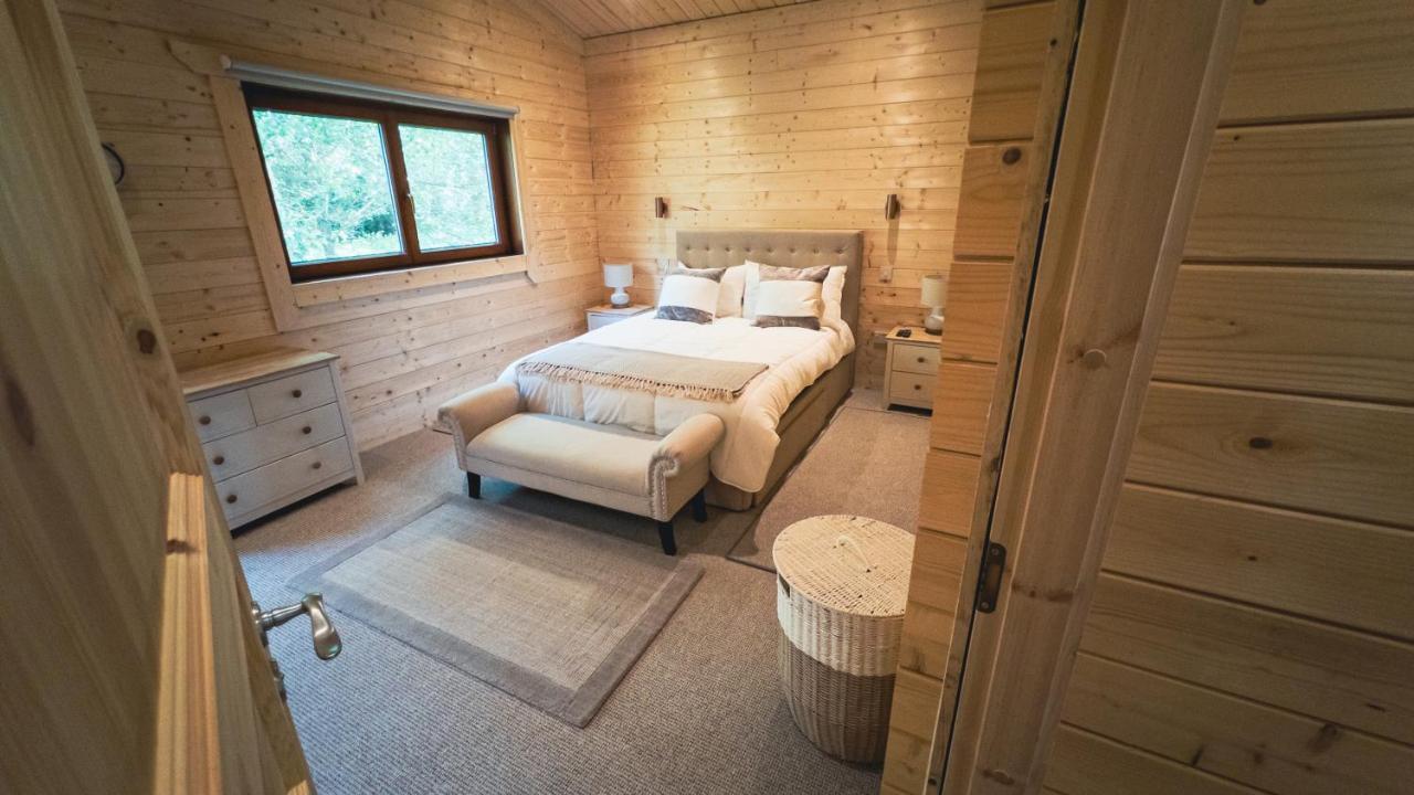 Sundance Lodge, Fantastic New Cabin With Hot Tub - Sleeps 6 - Largest In Felmoor Park Morpeth Luaran gambar