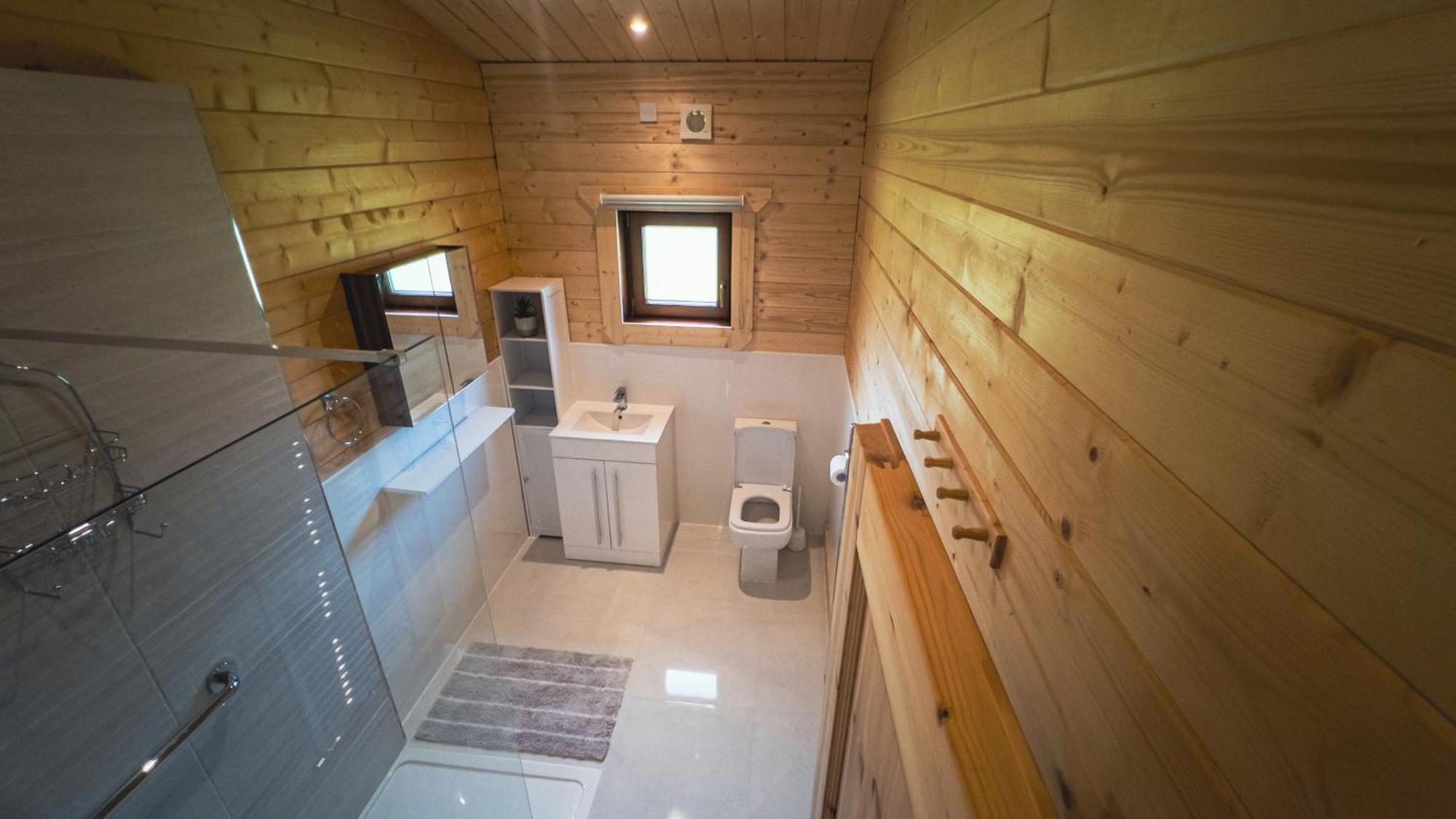 Sundance Lodge, Fantastic New Cabin With Hot Tub - Sleeps 6 - Largest In Felmoor Park Morpeth Bilik gambar