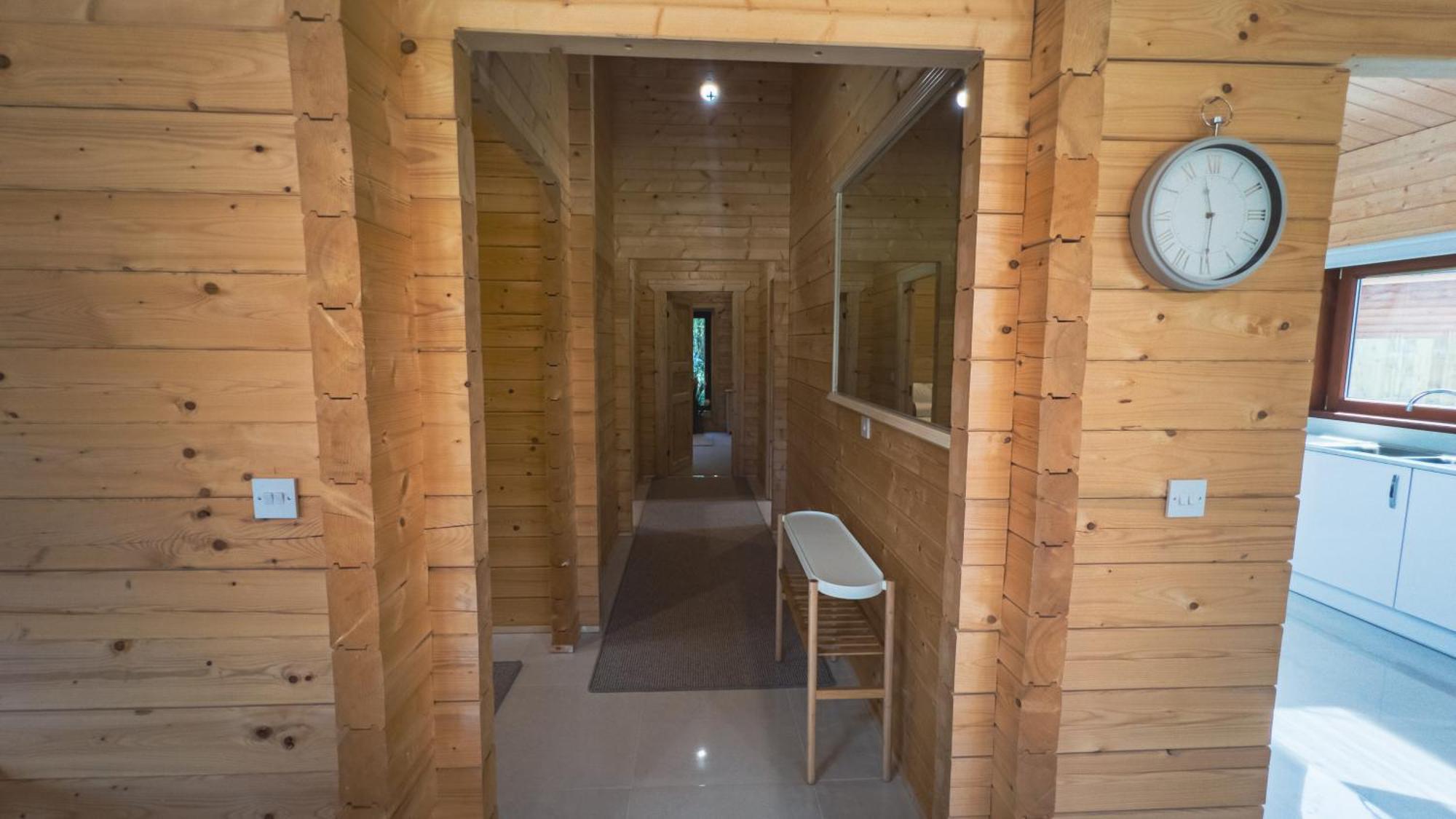 Sundance Lodge, Fantastic New Cabin With Hot Tub - Sleeps 6 - Largest In Felmoor Park Morpeth Bilik gambar